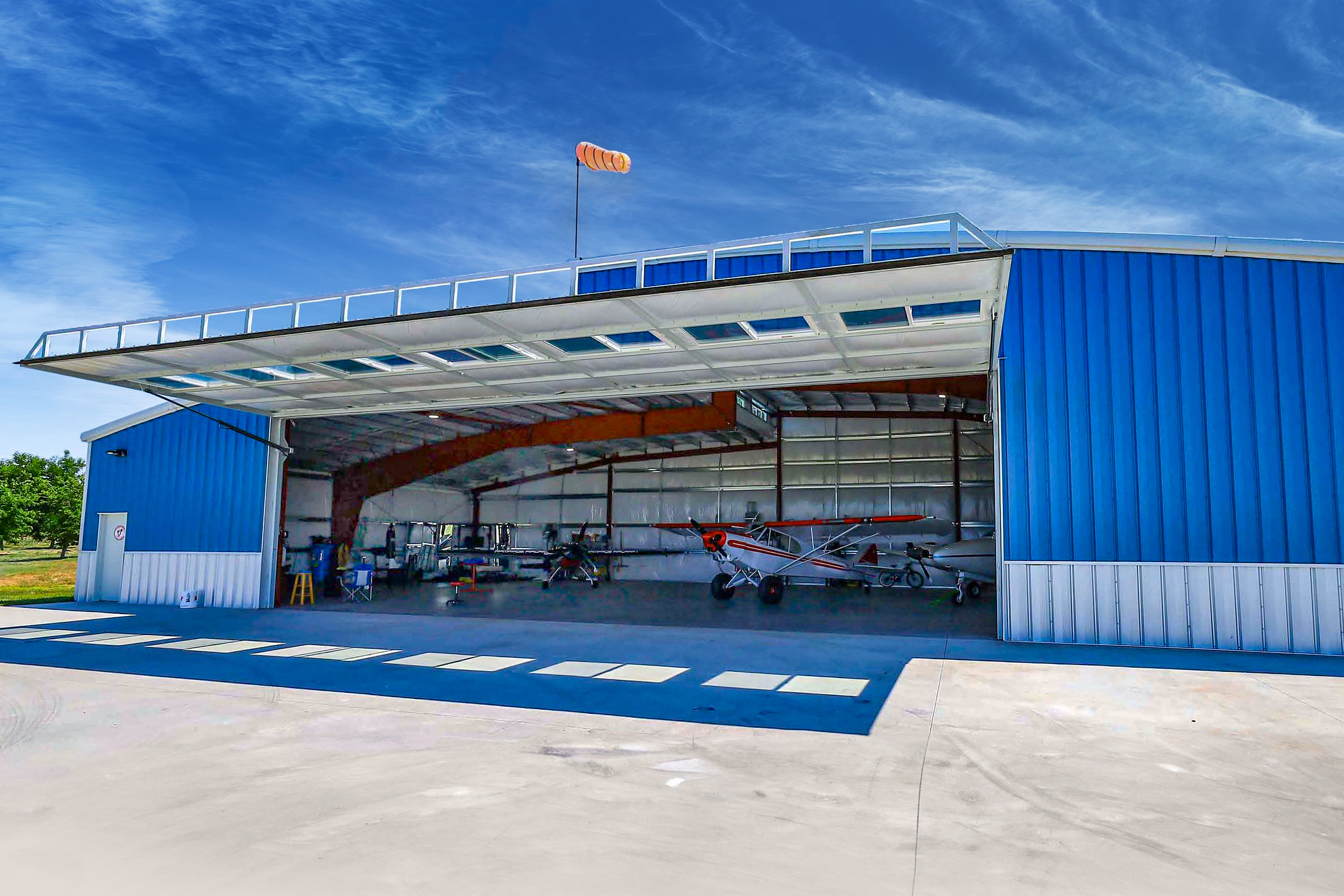Airpark hangar Sukup bldg w50x16_r